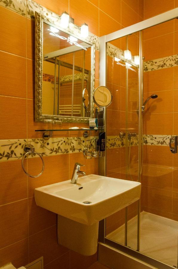 Hotel Rokoko Košice Buitenkant foto