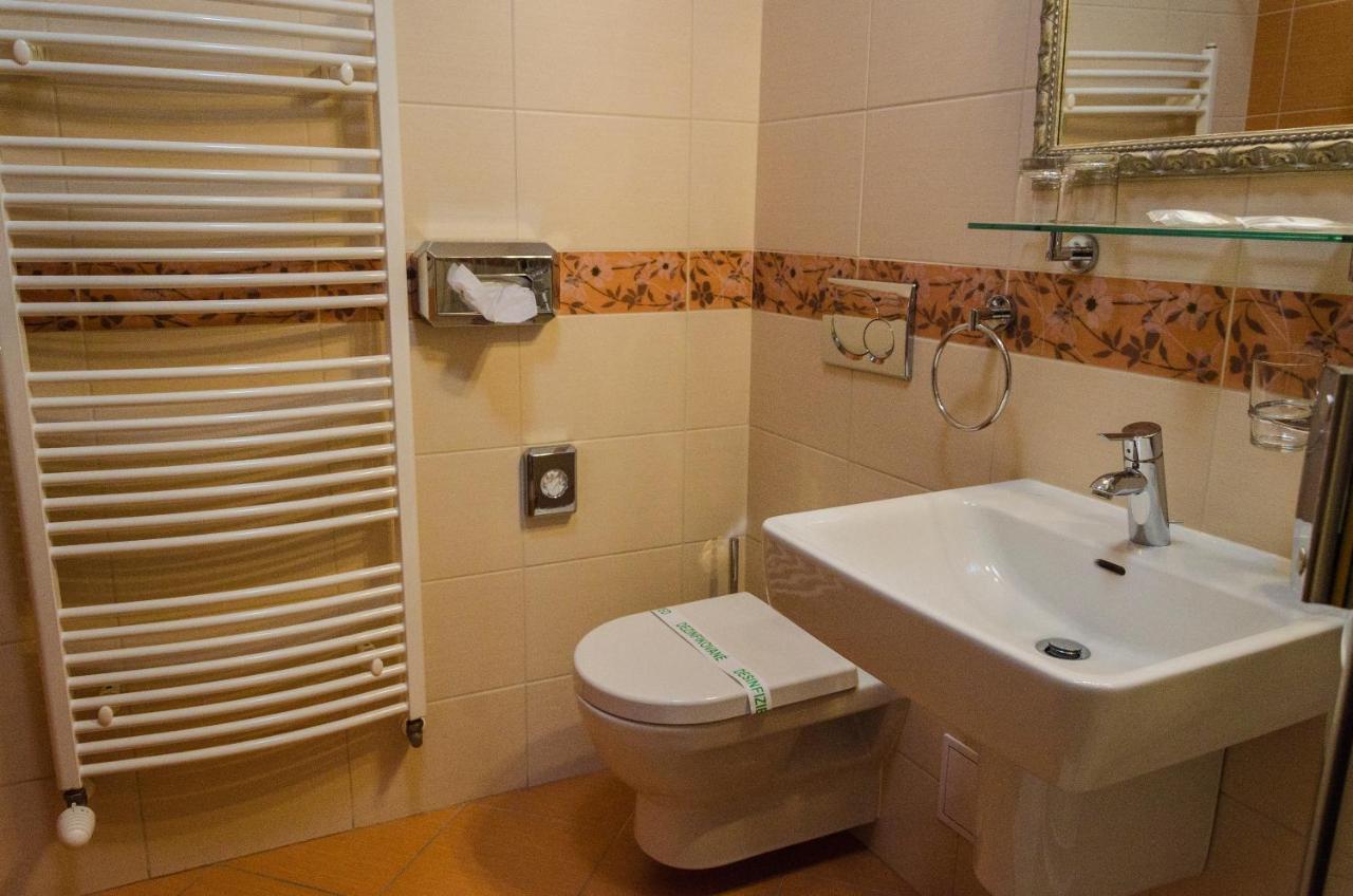Hotel Rokoko Košice Buitenkant foto