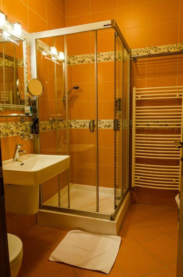 Hotel Rokoko Košice Buitenkant foto